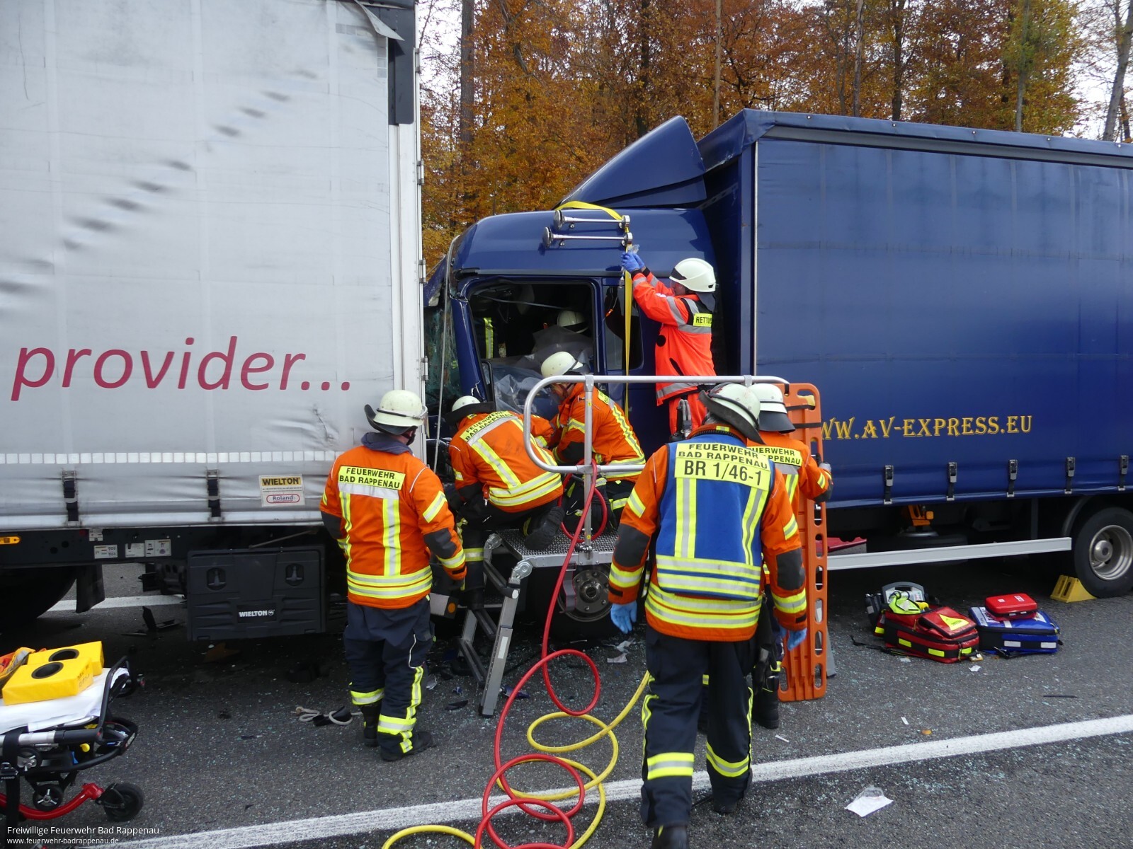 Verkehrsunfall mit zwei Lkws