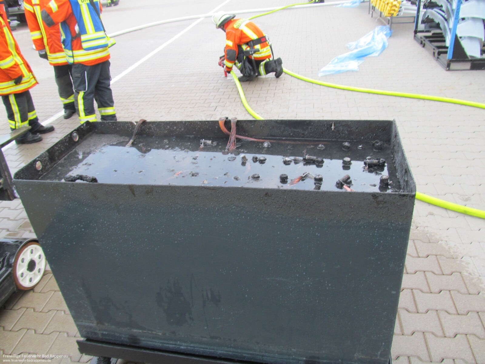 Starke Rauchentwicklung in Industriehalle