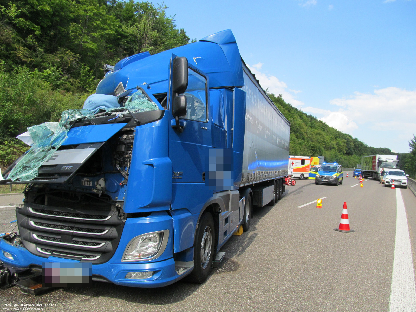 Hilfeleistung Rettungsdient nach Unfall auf der A6