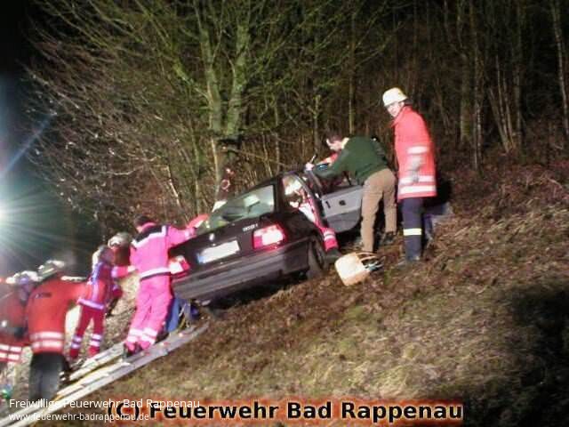 Verkehrsunfall mit eingeklemmter Person