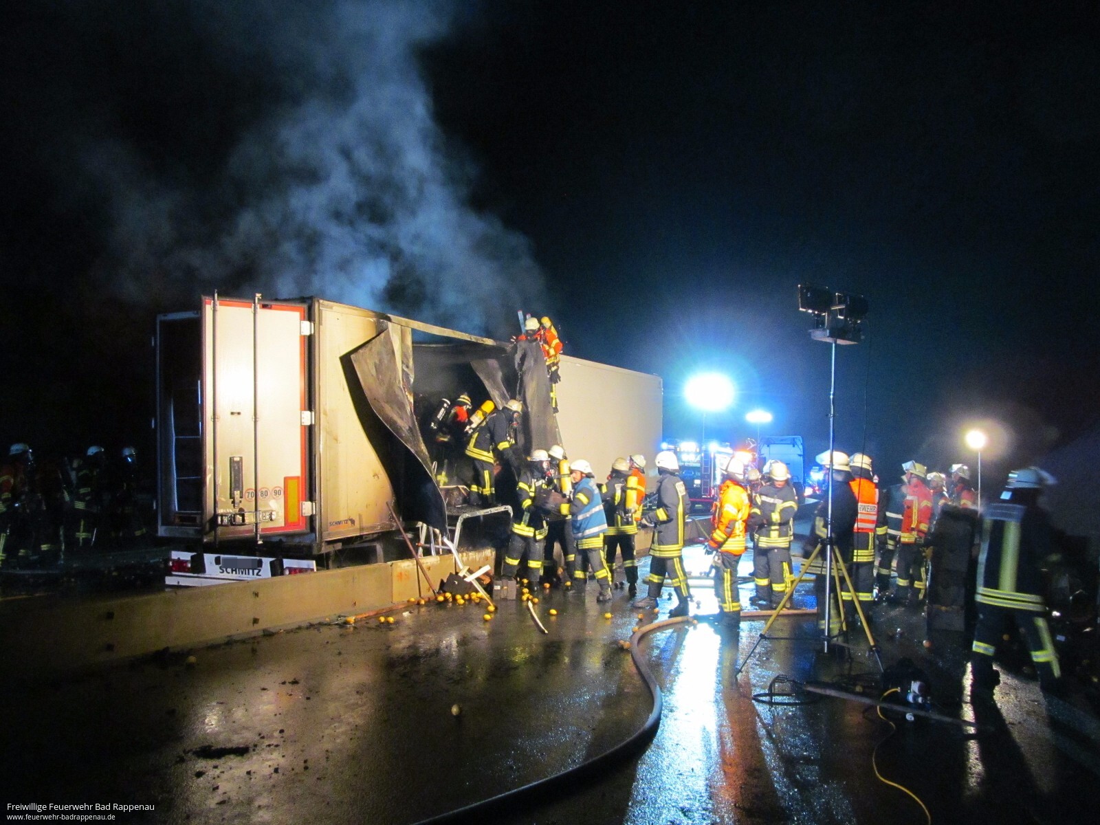 Brand eines LKW-Aufliegers BAB6