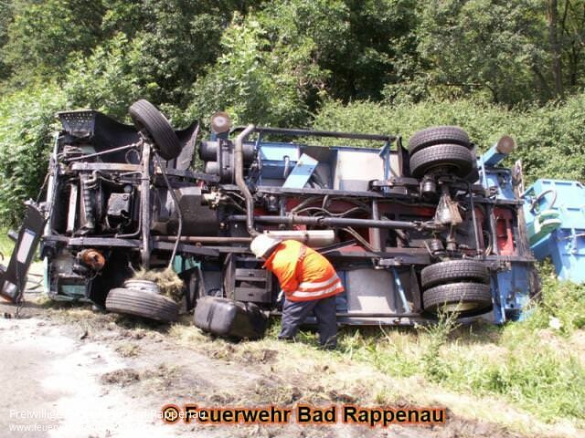 LKW auf der BAB A6 umgestürzt