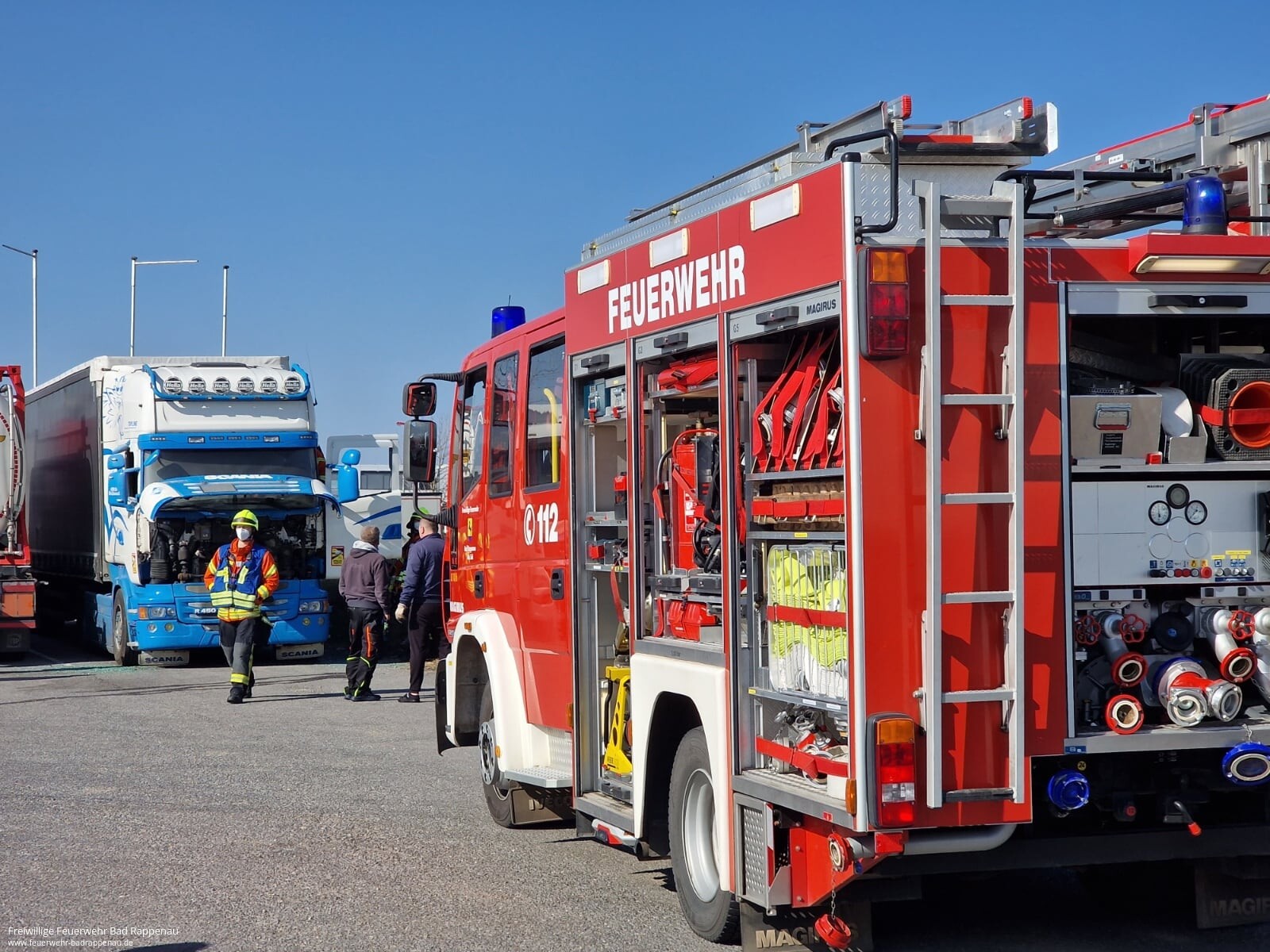 LKW Brand auf Parkplatz
