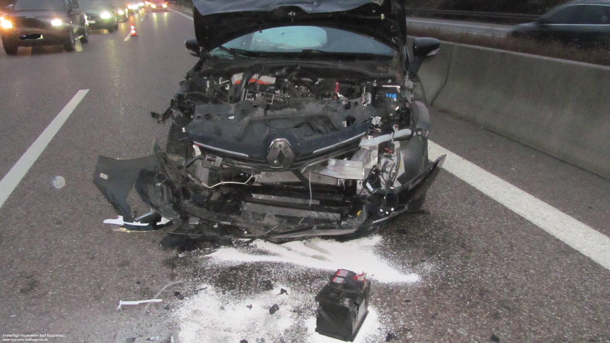 Motoröl läuft aus nach Auffahrunfall