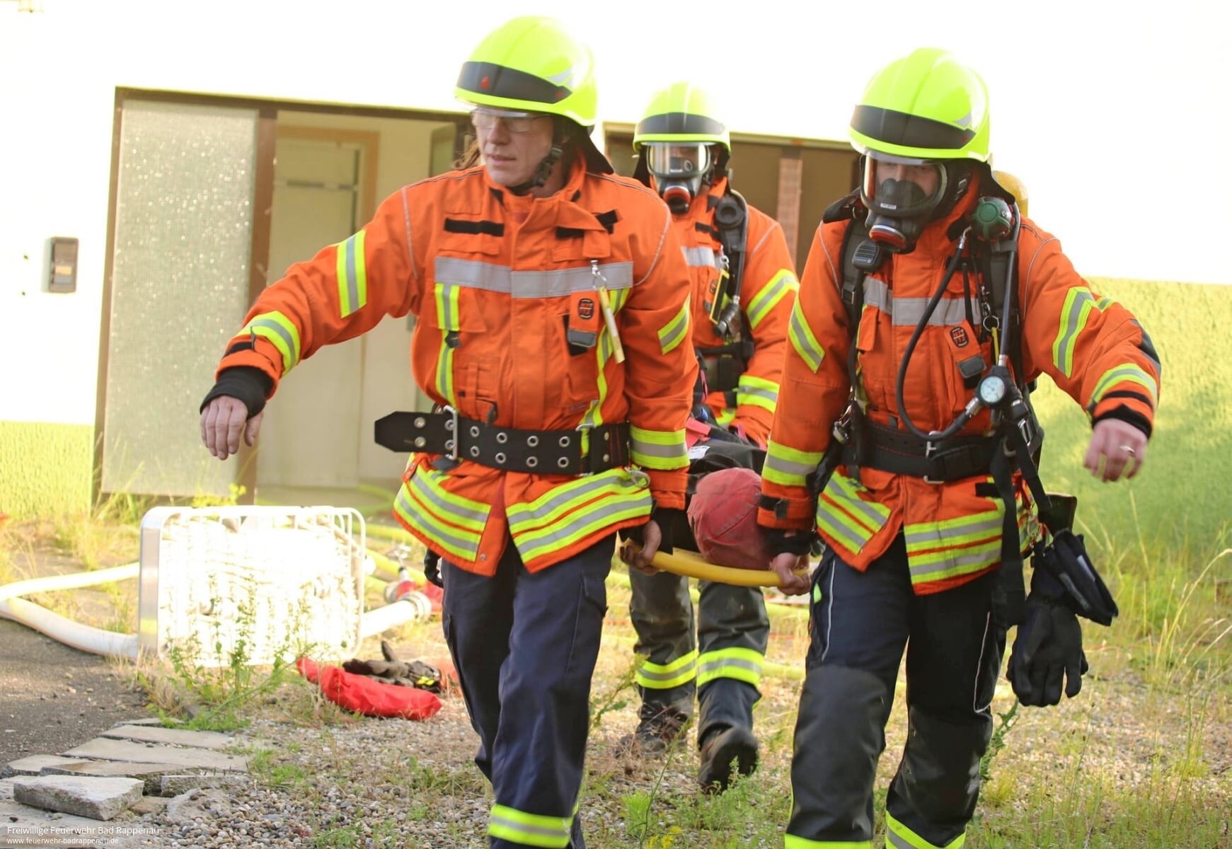 Wehren üben den Ernstfall in leerstehendem Wohngebäude in Fürfeld
