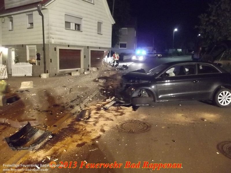 Pkw in Wohnhaus geprallt