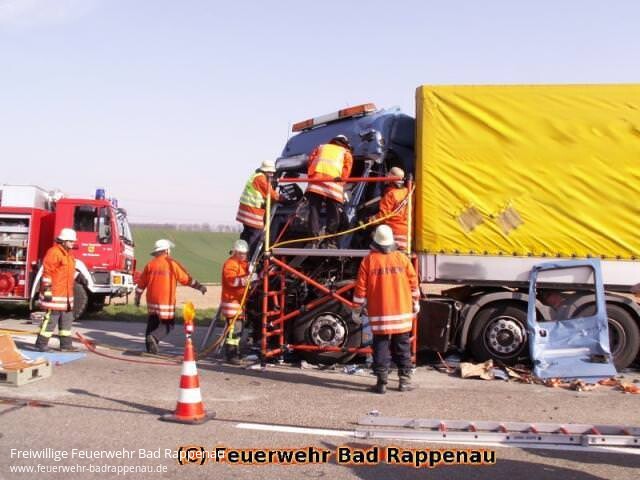 LKW-Fahrer bei Auffahrunfall getötet