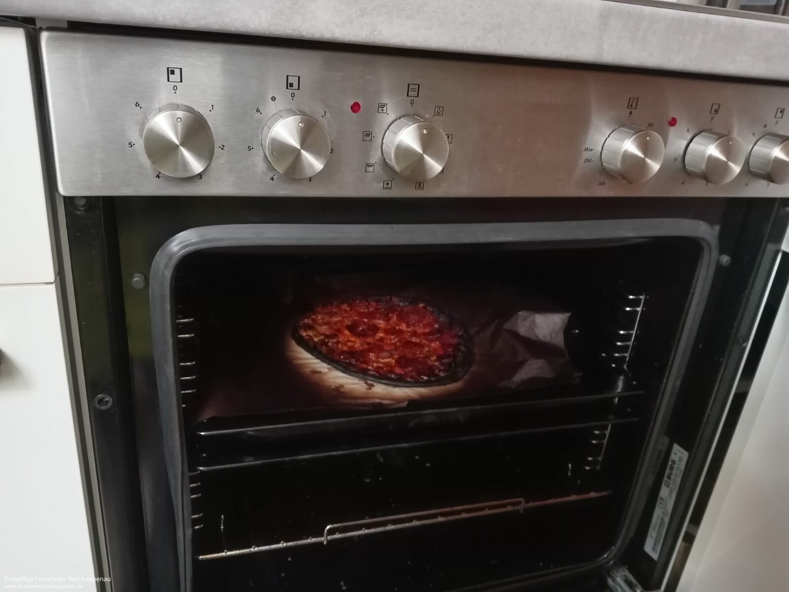 Che disastro! La pizza è bruciata!