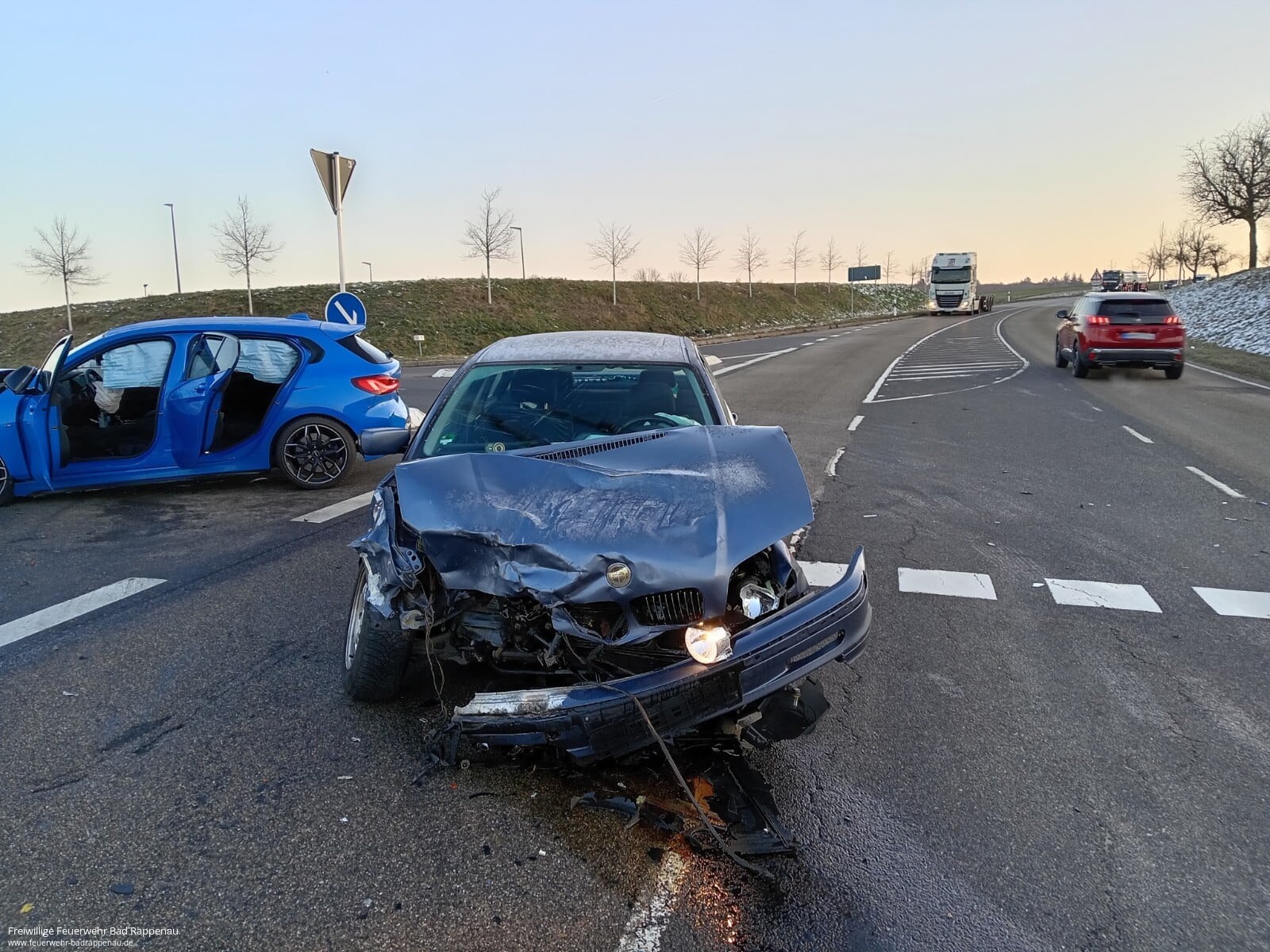 Drei Verletzte nach Verkehrsunfall