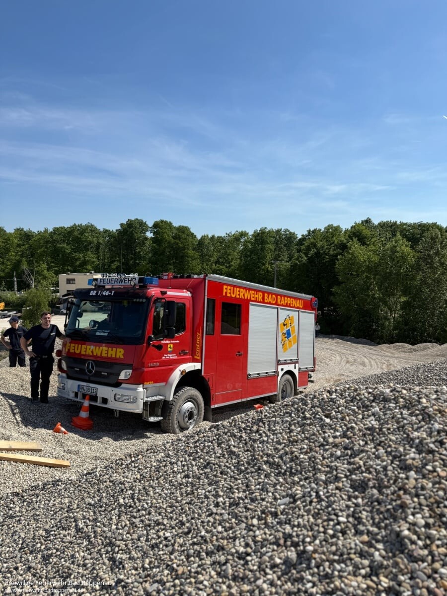 Fahrertraining für allradangetriebene Einsatzfahrzeuge - Sicherheit im Gelände beginnt mit Übung