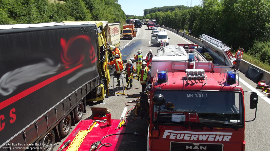 Schwerer LKW-Unfall bei Sinsheim-Steinsfurt