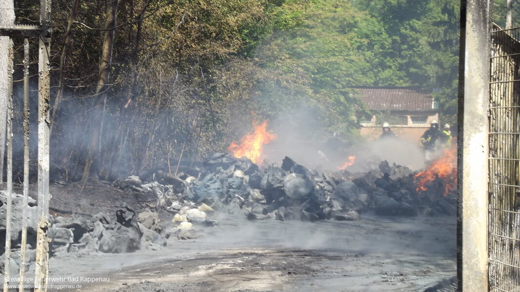 Brand im alten Gerätedepot fordert Großaufgebot an Einsatzkräften